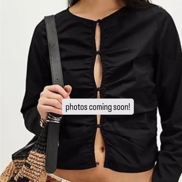 NWOT Free People Kaia Longe Sleeve Black Top Button Front Keyhole Opening - Picture 6 of 6